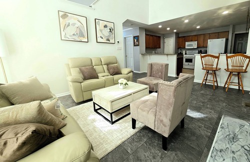 Morrisville House | House near RDU and RTP with modern bathrooms and first floor bedroom