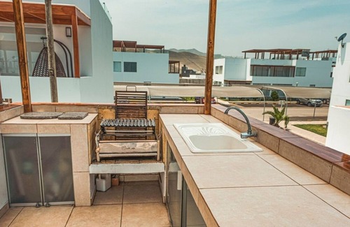 Cerro Azul House | House next to the beach in a condominium.