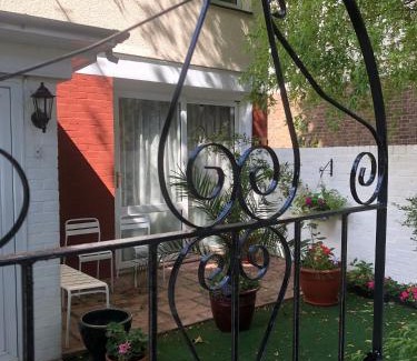 Dulwich Bed & Breakfast | House o' Books