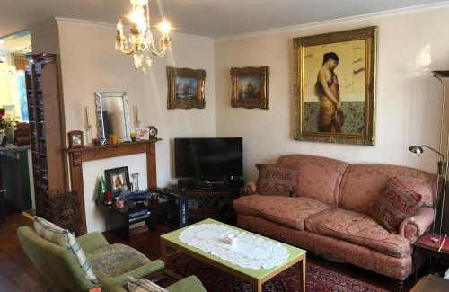 Dulwich Bed & Breakfast | House o' Books