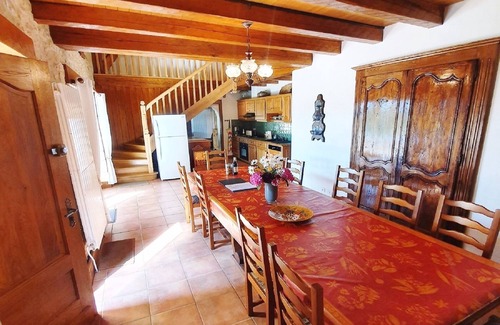 Villefranche-du-Perigord Cottage | House of the cabinetmaker: beautiful charming exquisitely decorated in black Perigord