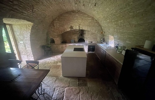Montgesty House | House of Quercy stone bread oven and wine press of the 18th century