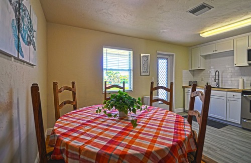 West Palm Beach House | House on a Canal, walk to Zoo, Science Museum & Park