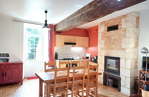 La Chapelle-Saint-Fray Cottage | House on wooded property in LA CHAPELLE SAINT FRAY - LE MANS SARTHE -24H