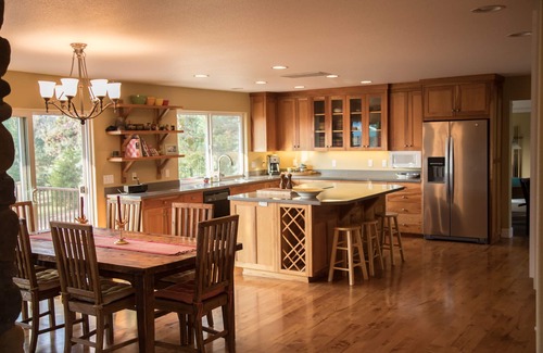 Fall River Mills House | House On The 16th Fairway For Golfers, Anglers, And Hunters