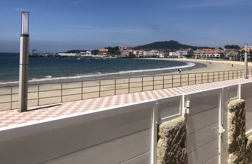 A Porqueira House | HOUSE ON THE FIRST LINE OF THE BEACH
