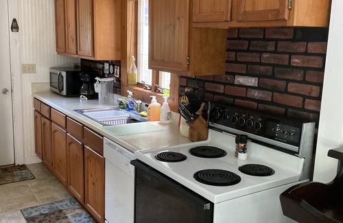 Windham House | House on The Lake Is a peaceful getaway with beautful grounds with stonewalls