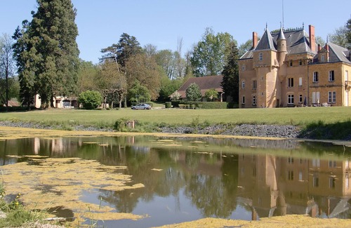 Varenne-Saint-Germain Cottage | house private swimming pool, possibility 32 personnes with the dependances
