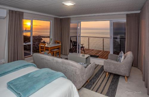 De Kelders House | House Silver Ocean Guest House - Ocean Front - Walker Bay - De Kelders