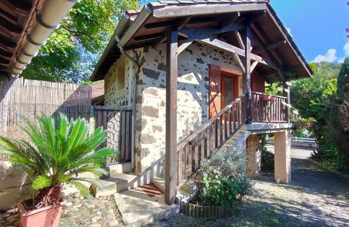 Asprieres Apartment | House studio vacation cottage South of France Lot Aveyron