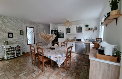 Boyardville House | House with large garden in an oyster farming site close to the beach and the golf course.