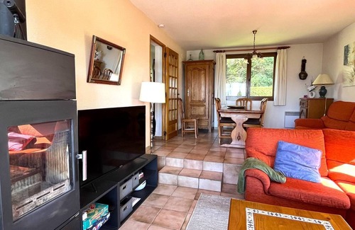 Osseja Apartment | House with 2 terraces, garden and collective swimming pool with open views of the mountains