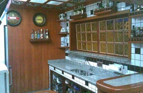 Taio House | HOUSE WITH 7 SUITES FOR UP TO 20 PEOPLE, POOL 2 BLOCKS FROM PRAIA DOS ANJOS