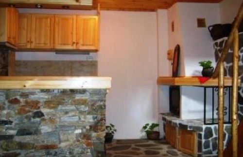 Delchevo House | House with a garden in an authentic mountain village