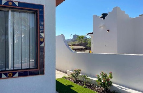 San Carlos House | House with enclosed yard- 1km to the beach- big garden