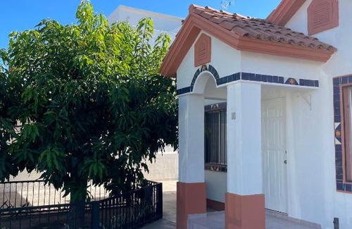 San Carlos House | House with enclosed yard- 1km to the beach- big garden