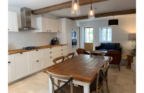 Meursault House | House with full aircon within yards of centre of Meursault.