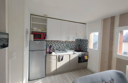 Buc House | House with independent basement and parking 2km from Versailles