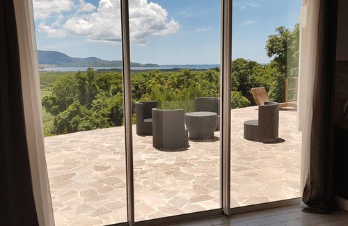 Ducos House | House with pool and garden and superb view of the Bay of Fort-de-France