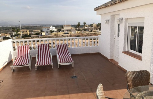 Los Arenales del Sol House | House with pool with mountain and sea views