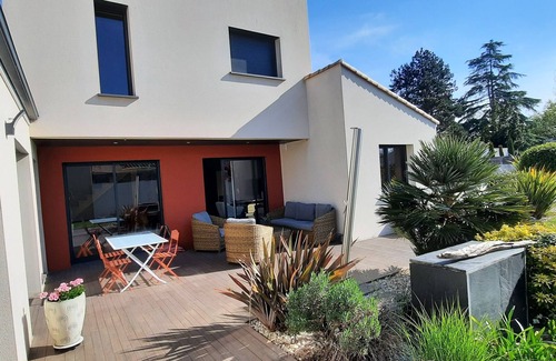 Saint-Liguaire House | House with pool in the heart of the Marais Poitevin