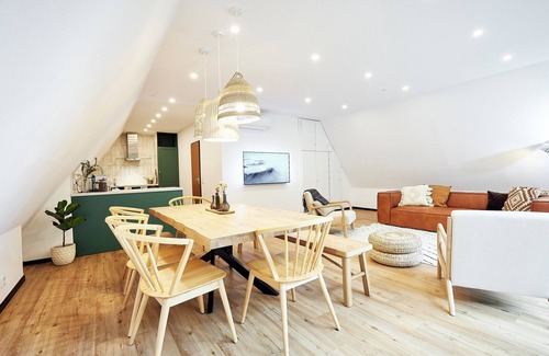Grattersdorf House | HOUSE28 - Modern A-Frame in the woods
