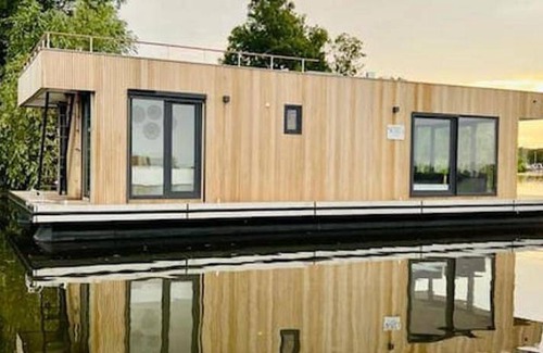 Oud Ade Boat Rental | Houseboat ∙ 3 bedrooms ∙ 6 guests