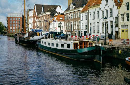 Zwolle City Centre Boat Rental | Houseboat 'Boat Boutique'