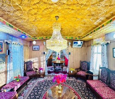 Dal Lake House | Houseboat New world