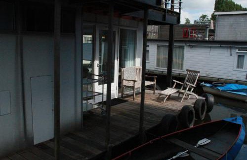 Stadionbuurt Bed & Breakfast | Houseboat Studio Sooki