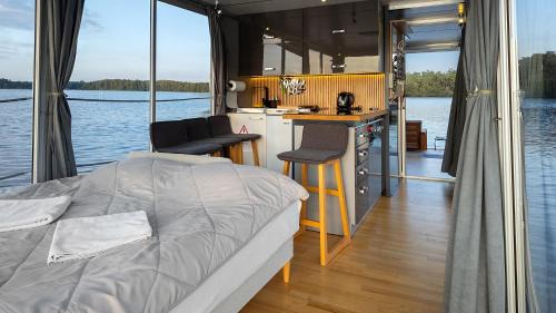 Augustow Boat Rental | Houseboat Villa Marina- domek na wodzie