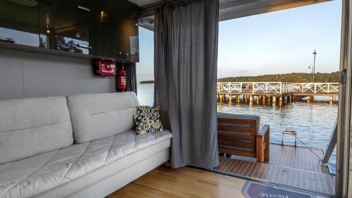 Augustow Boat Rental | Houseboat Villa Marina- domek na wodzie