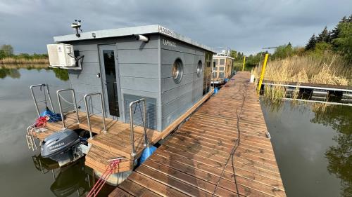 Uraz Apartment | Houseboat Water Boy apartament pływający dom na wodzie łódź