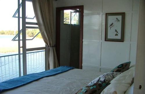 Kariba Apartment | Houseboat with aircon and splash pool - 2128