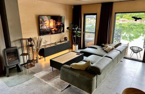 Jarovce House | Houseboat with touch of luxury