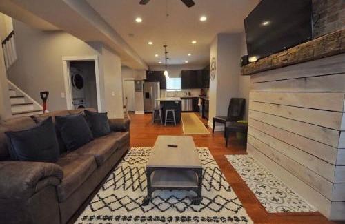 West Columbus House | Housepitality - Franklinton Farmhouse- 4 Bedrooms