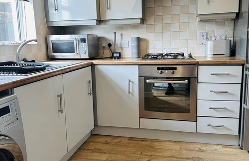Corby House | HouseSleeps5-Parking-Garden-PrivateEntrance