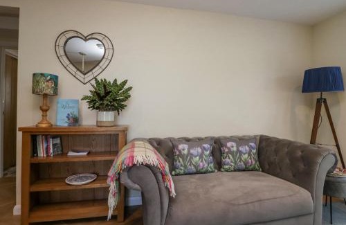 Welton House | How Hill Farm Cottage