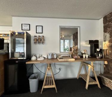Edson Hotel | Howard Johnson by Wyndham Edson