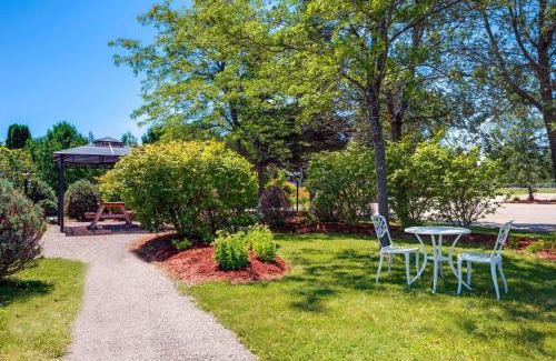 Lindsay Hotel | Howard Johnson by Wyndham Lindsay