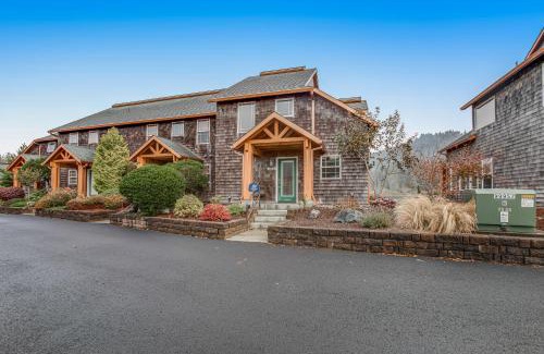 Rockaway Beach House | Howard's Lakehouse by the Sea