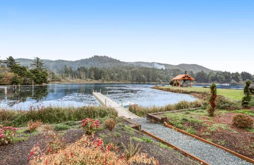 Rockaway Beach House | Howard's Lakehouse by the Sea