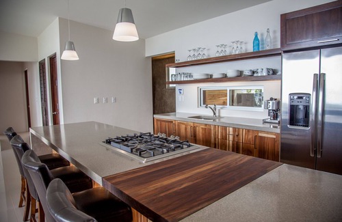 Ballena House | HR3 Spectacular Ocean Views, 5 min to Beach - concierge service - security guard