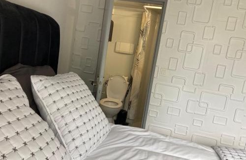 Meaux Bed & Breakfast | HSH France Chambre City 1 Proche de Disney