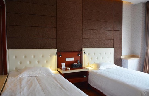 Pichaiyuan Hotel | Hua Qi Kaiserdom Hotel Zhongshan Road St Michael's Cathedral and Zhanqiao Pier Qingdao