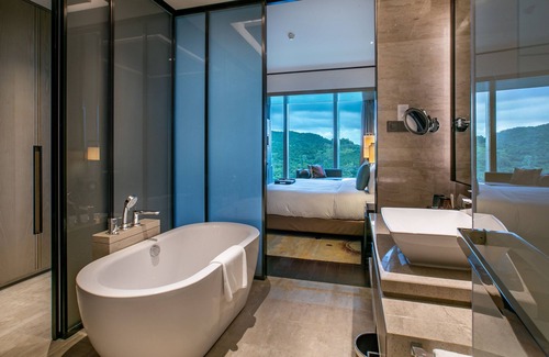 Haicang Hotel | HUALUXE Xiamen Haicang Harbour View by IHG