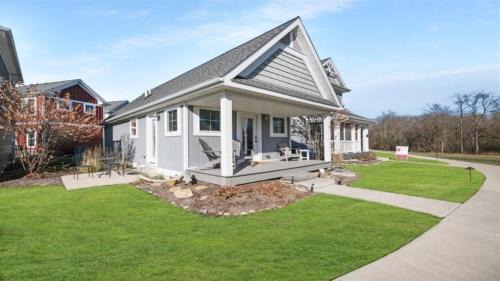 Ottawa House | Huck Finn