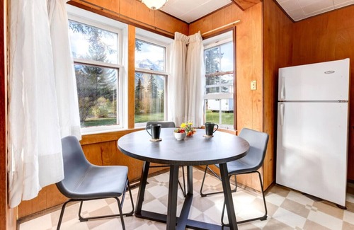 Harvie Heights Apartment | Huckleberry Lodge Mountain Getaway Near Banff!