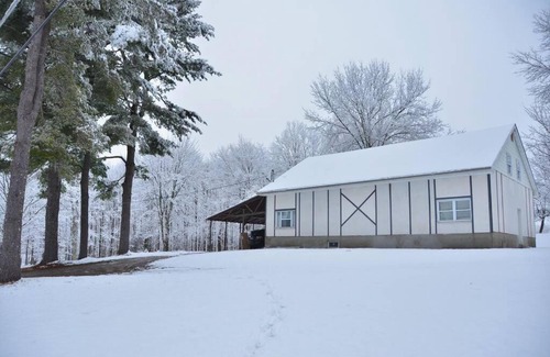 Hopewell Junction Ski Chalet | Hudson Valley Farmhouse on 4 acres, pets allow