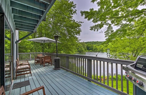 Clinton Corners House | Hudson Valley Home with Lake Views and Kayaks
